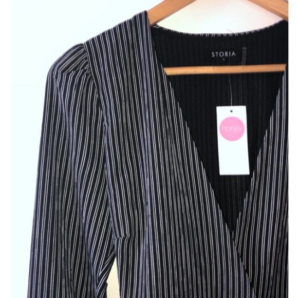 BLACK AND WHITE WRAP STYLE DRESS - Picture 4 of 4